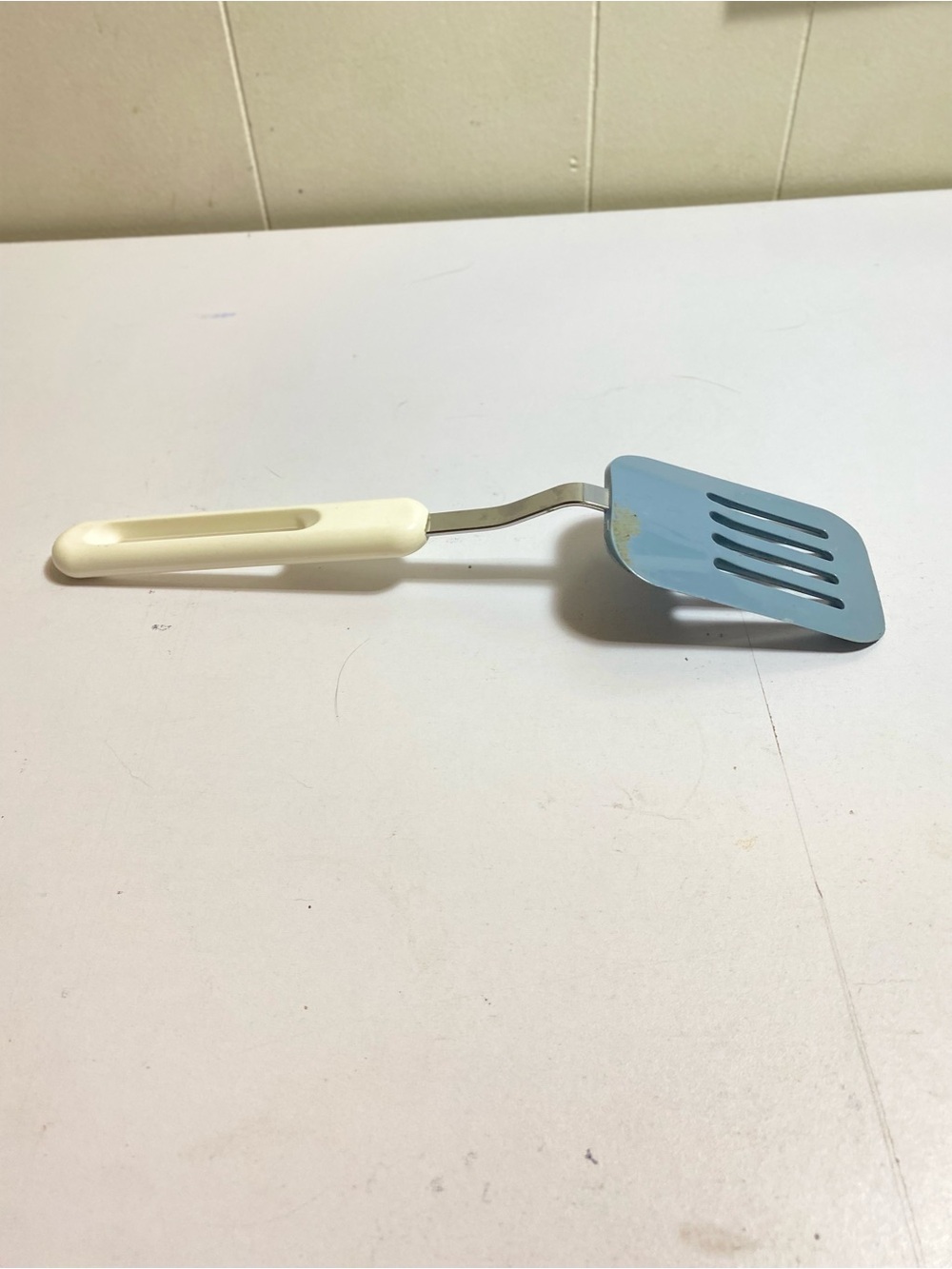 VTG Bonny USA Slotted Spatula Turner Blue Head White Plastic Handle Stainless - Picture 9 of 10
